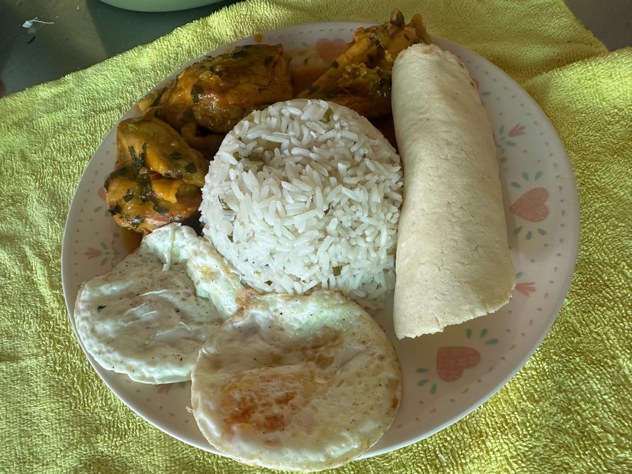 Arroz con pollo en salsa